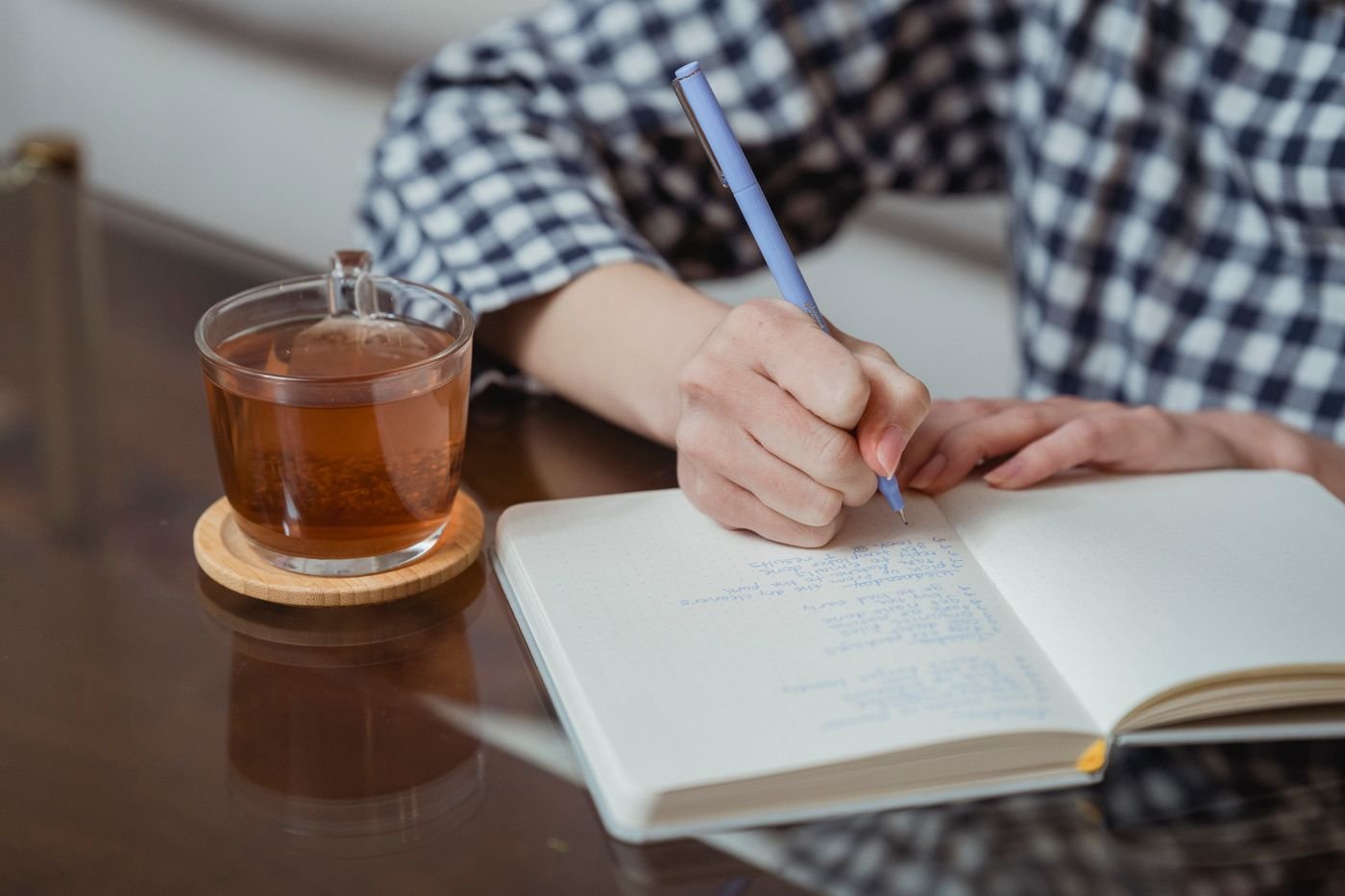 Un cuaderno abierto para empezar una práctica personal de escritura